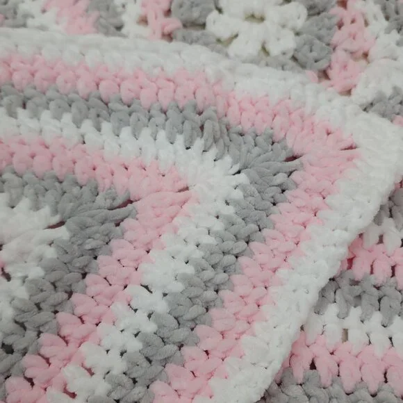 Star Shaped Crocheted Throw Blanket Soft Fluffy Hand Made Crochet Pink Gray